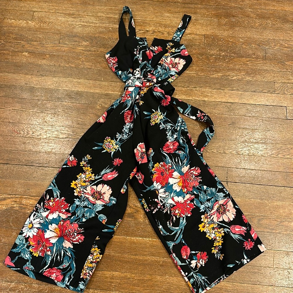 Perfect Structured Floral Romper Size Large